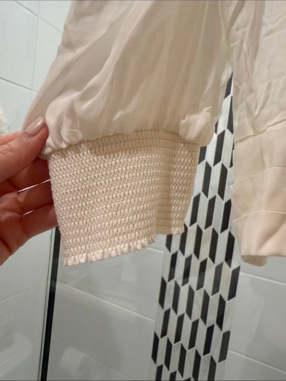NWT - Zara Cream V-Neck Puff Sleeve Cropped Blouse